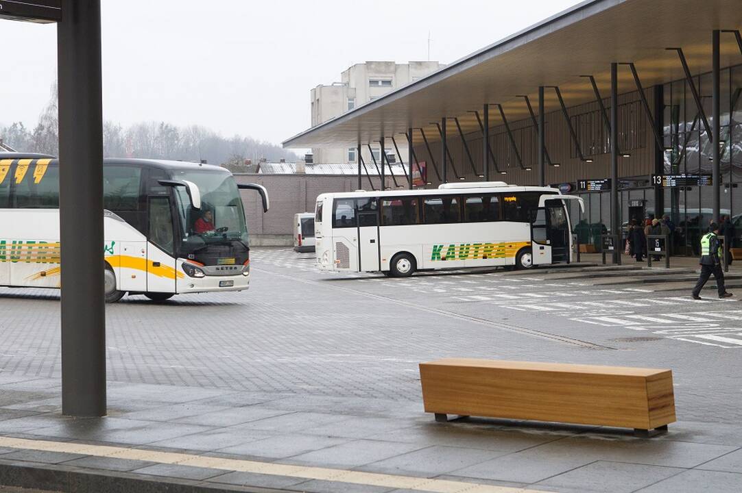 Tolimojo susisiekimo „Kautros“ autobusuose jau galima atsiskaityti banko kortelėmis