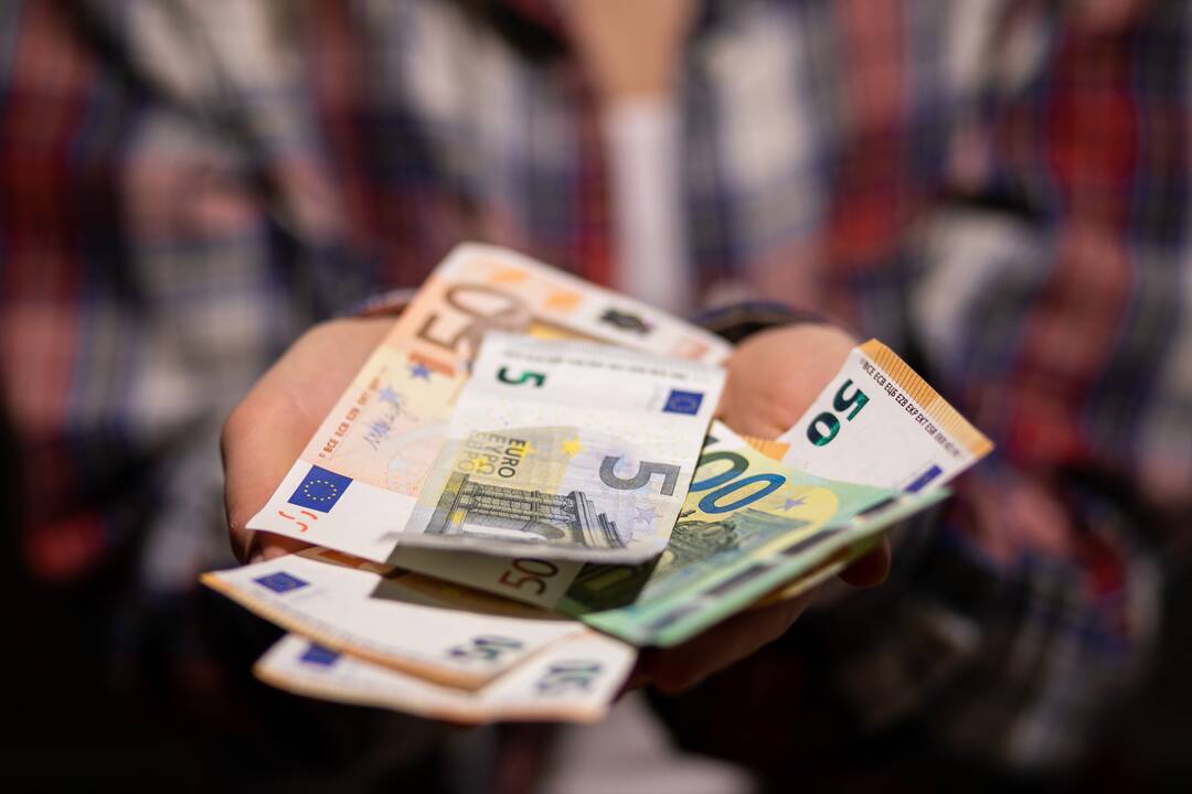 LB: realusis darbo užmokestis pirmą kartą per dešimtmetį šiemet bus neigiamas