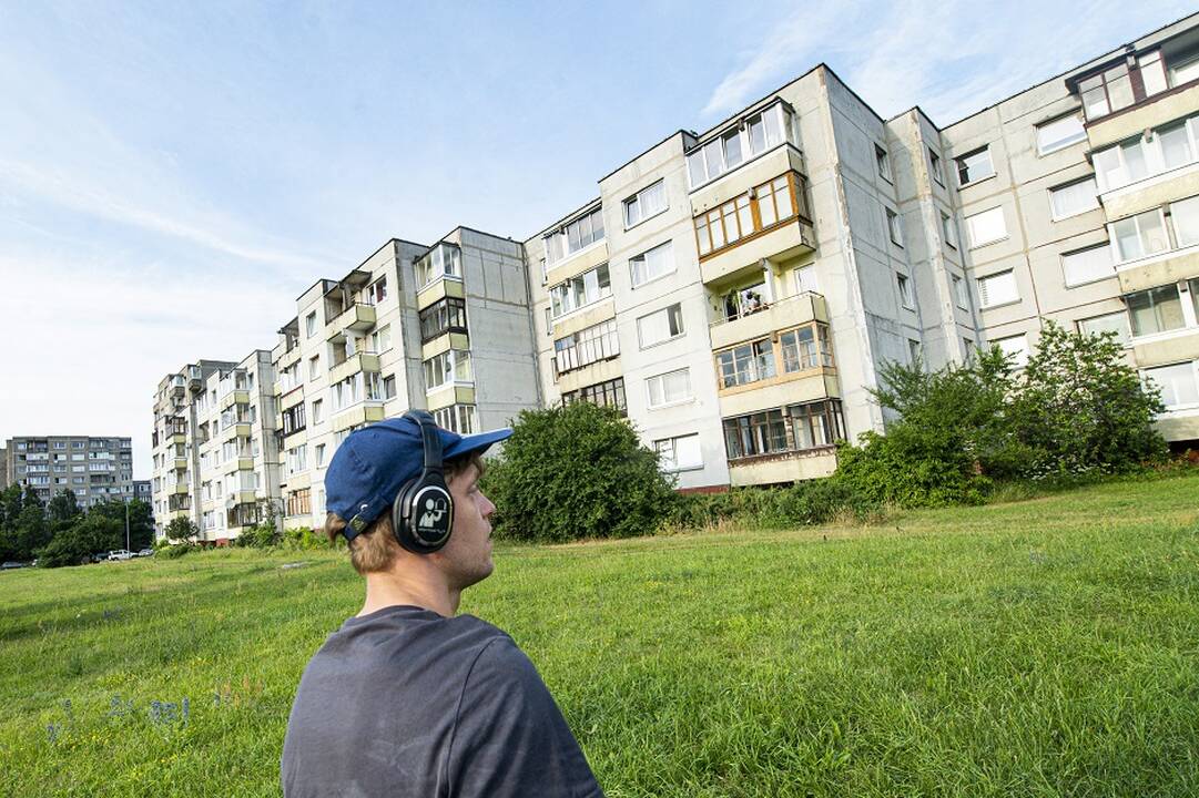 Šokio spektaklis „Einu pirkti pieno“: nerekomenduojama saviironijos stokojantiems vietiniams