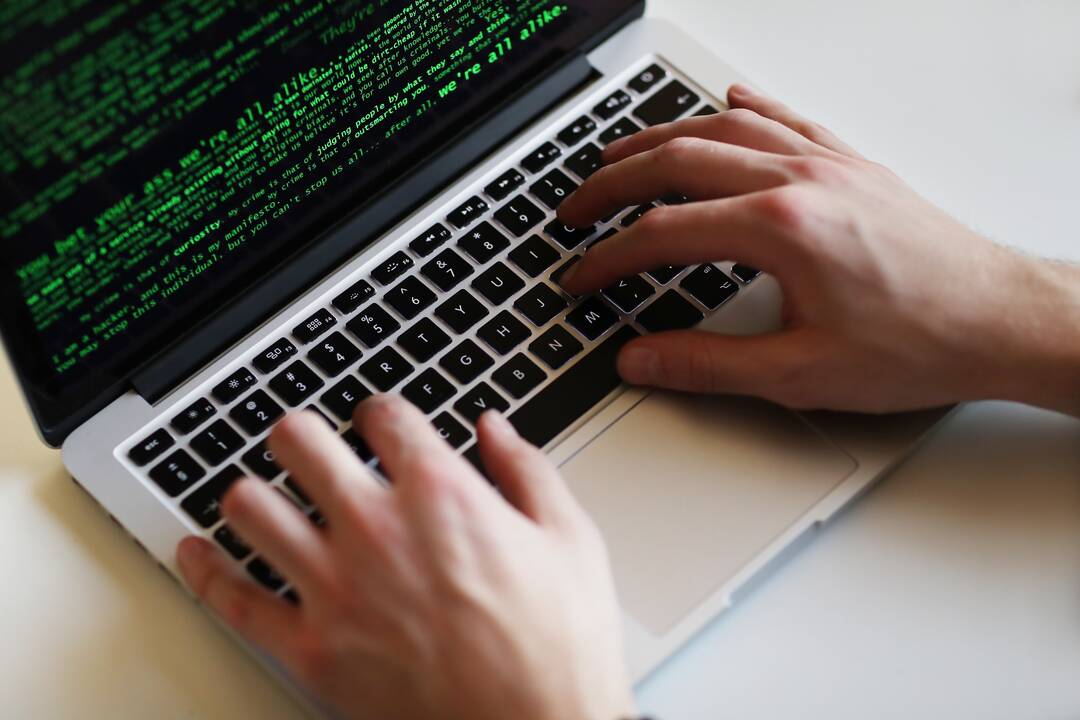 JAV saugumo darbuotojui – kaltinimai: persiuntė įslaptintą informaciją