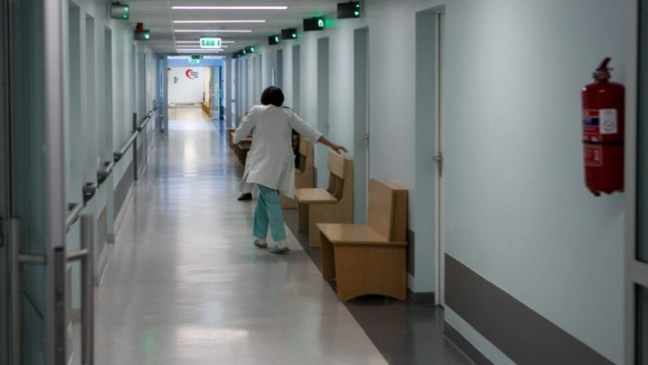 Plungės ir Joniškio ligoninėse šėlo neblaivūs vyrai: daužė inventorių ir įrangą