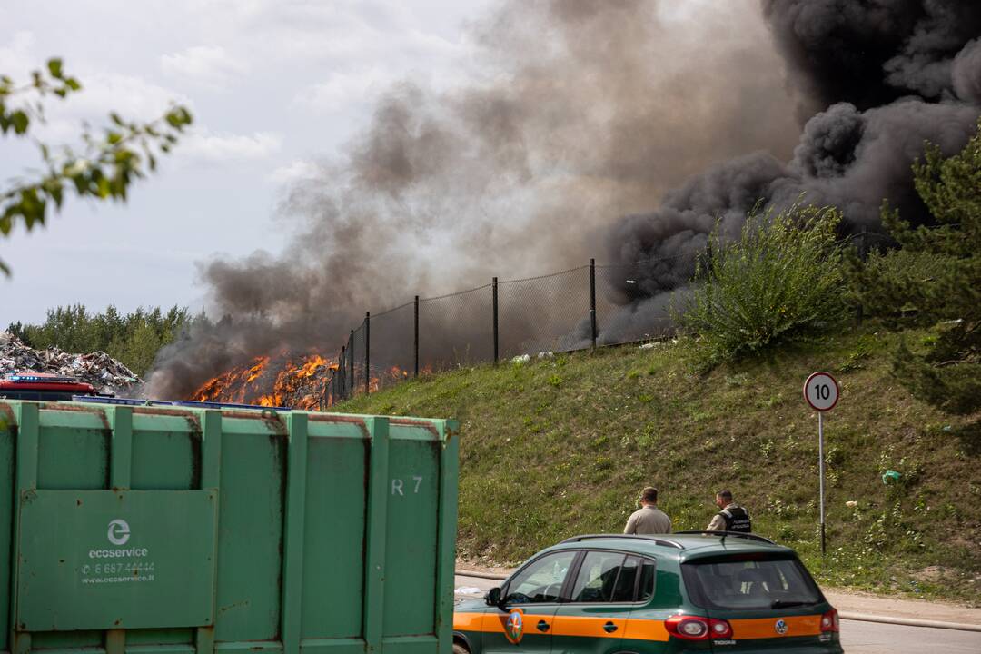 Didžiulis gaisras įmonėje „Ecoservice“