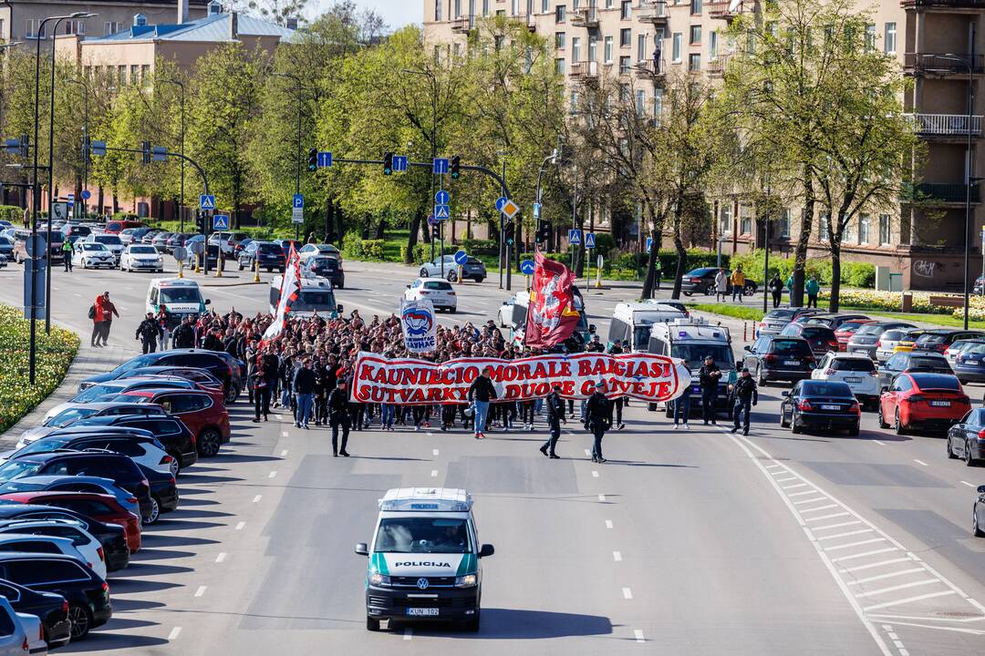  Krepšinio sirgalių eisena Kaune