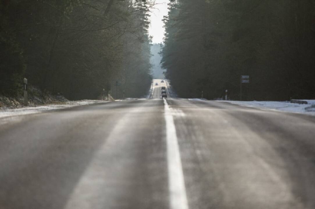 Kelininkai įspėja: eismo sąlygas Lietuvoje sunkina plikledis