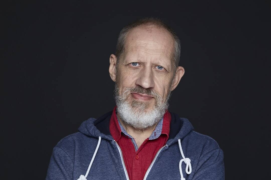 tvirumas: „Norint pažinti platųjį pasaulį, palaikyti su juo atvirą ryšį, mums tenka jį išversti“, – sako V. Jarutis.