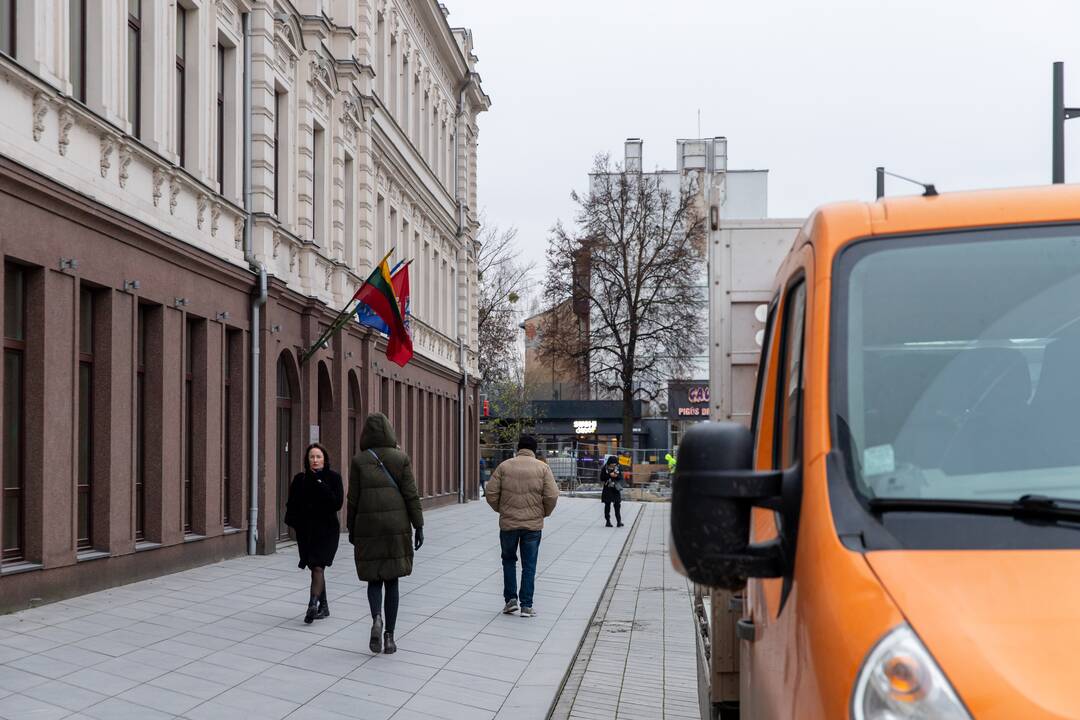 Laisvės alėjoje keičiamos plytelės