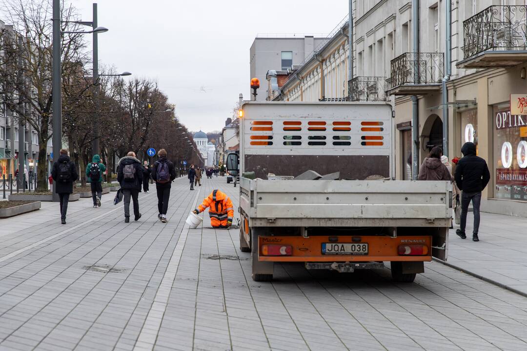 Laisvės alėjoje keičiamos plytelės