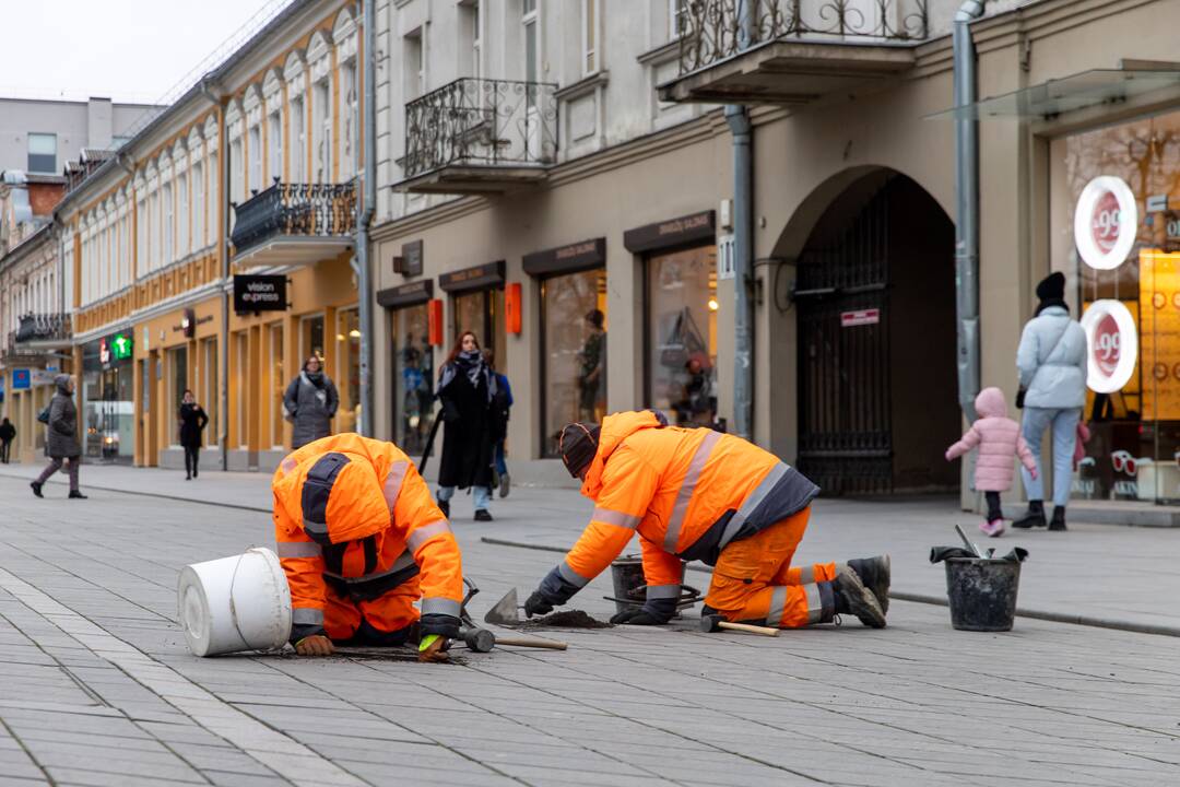 Laisvės alėjoje keičiamos plytelės