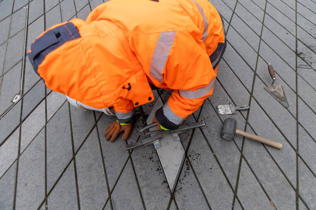 Laisvės alėjoje keičiamos plytelės
