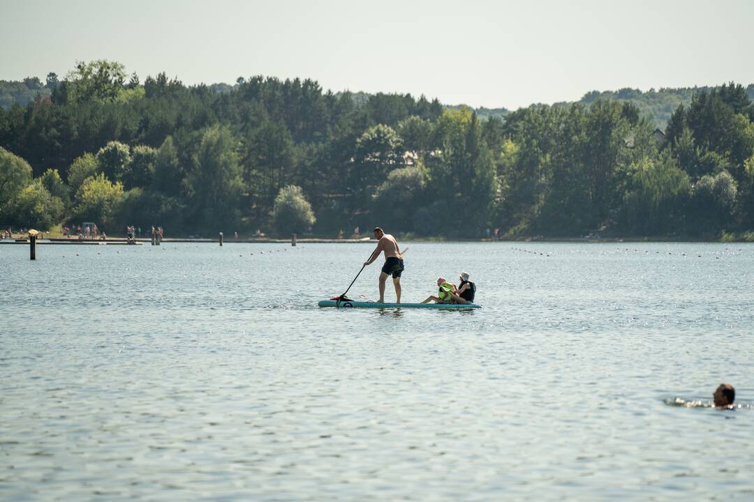 Kauniečių poilsis prie vandens telkinių