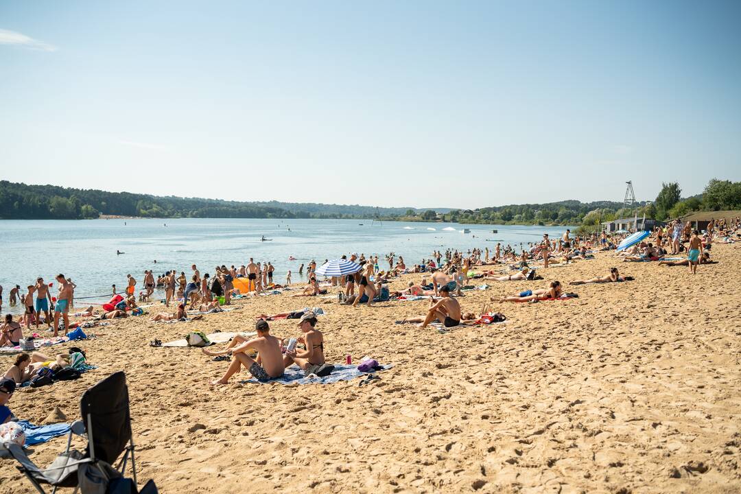 Kauniečių poilsis prie vandens telkinių