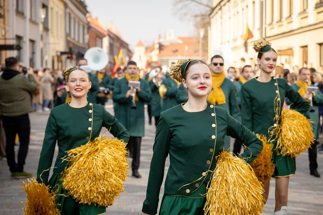 Miestą budino šventinė eisena 