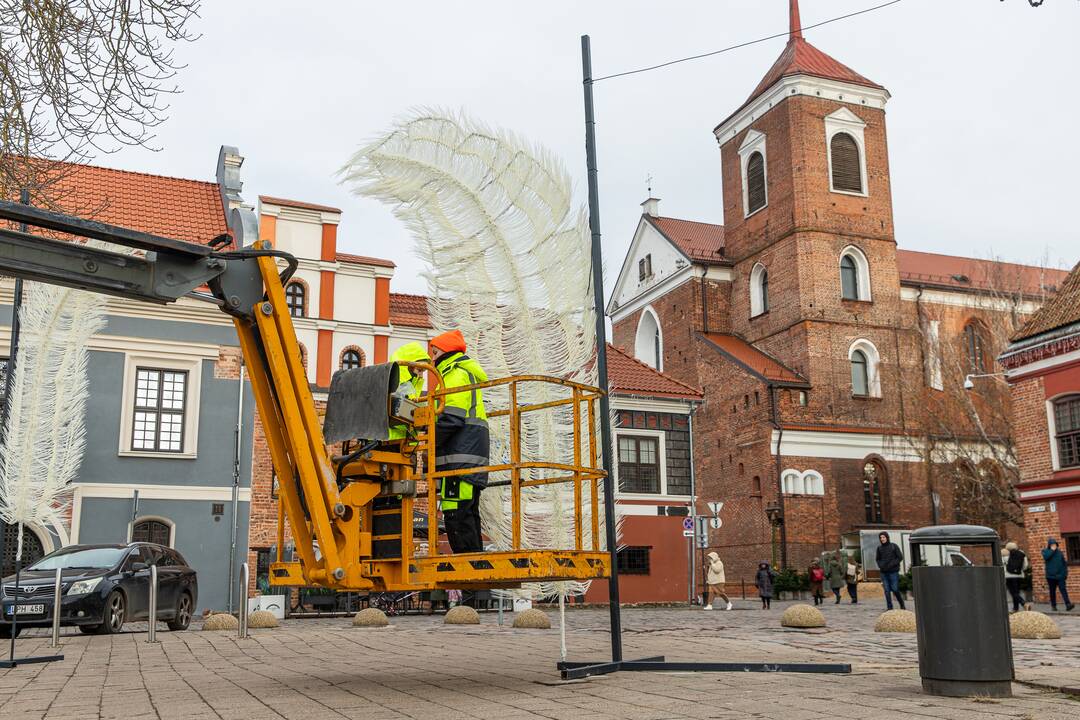 Pasirengimas Kalėdoms Rotušės aikštėje įgauna pagreitį