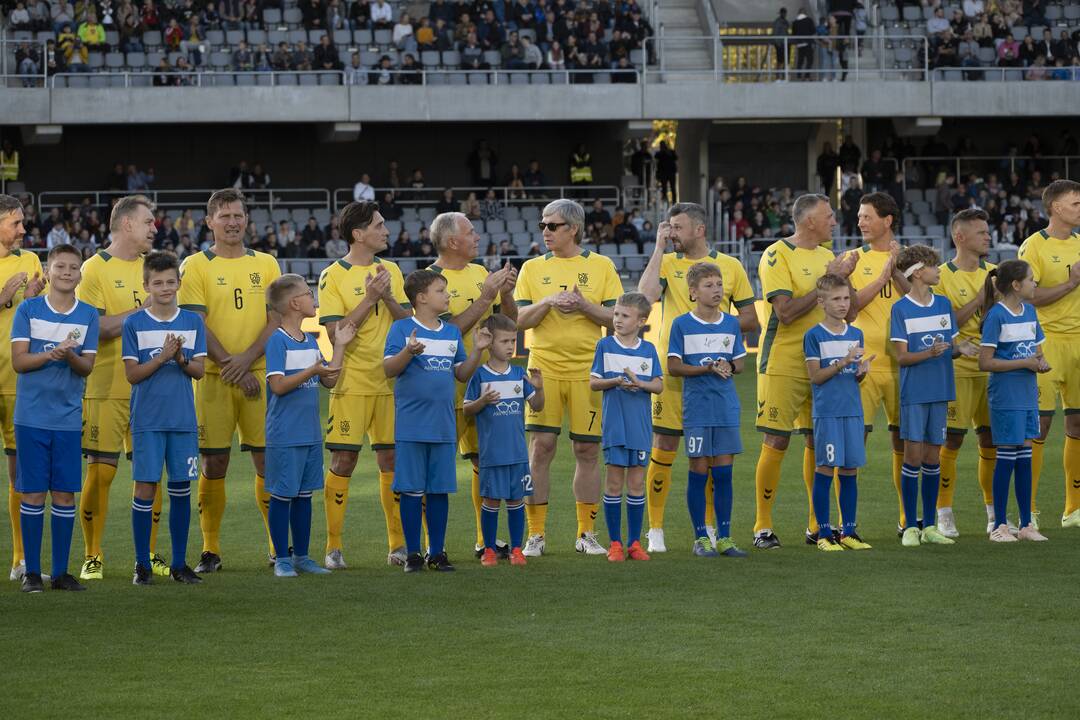 Kauno S. Dariaus ir S. Girėno stadione įvyko Lietuvos ir FIFA futbolo legendų rungtynės