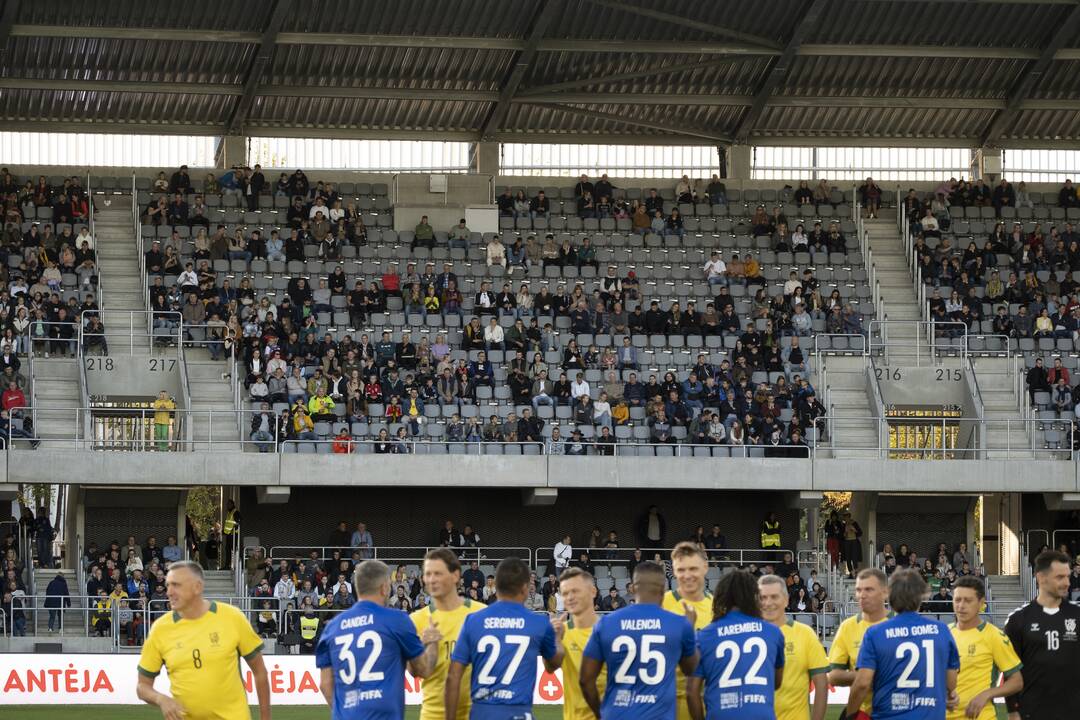 Kauno S. Dariaus ir S. Girėno stadione įvyko Lietuvos ir FIFA futbolo legendų rungtynės