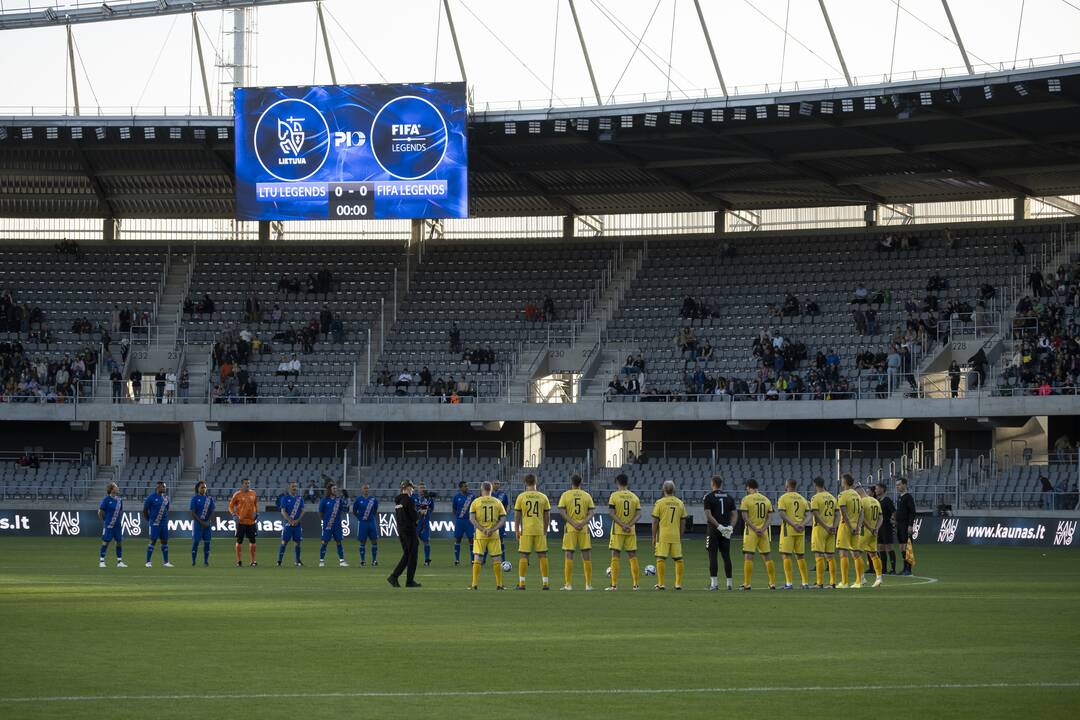Kauno S. Dariaus ir S. Girėno stadione įvyko Lietuvos ir FIFA futbolo legendų rungtynės