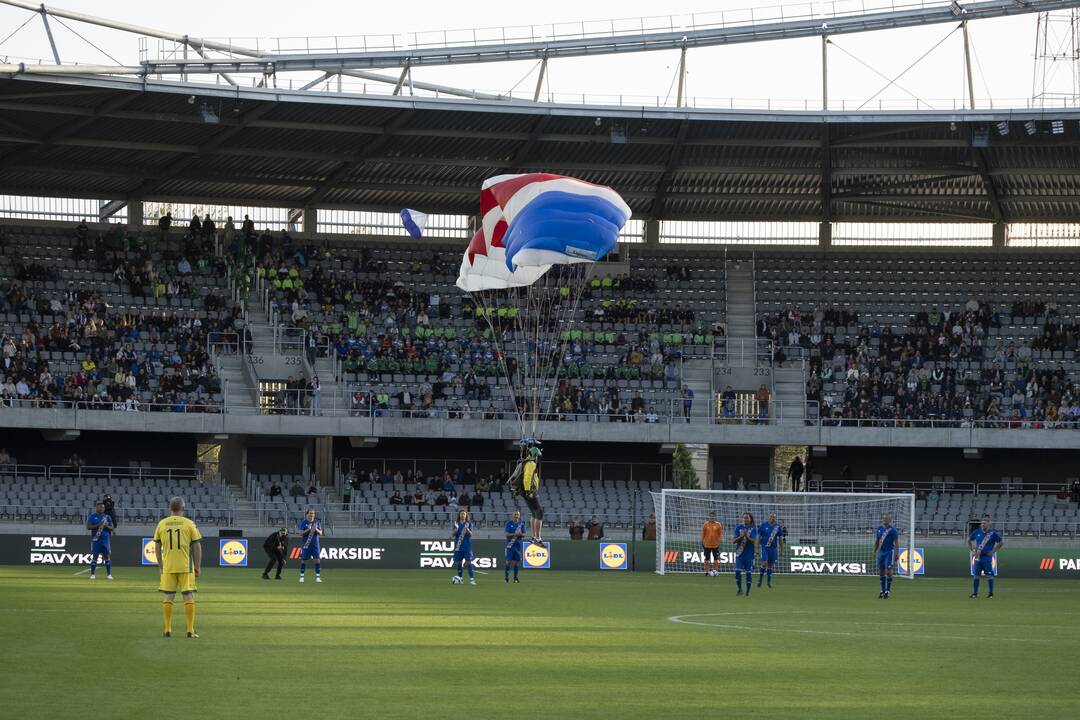 Kauno S. Dariaus ir S. Girėno stadione įvyko Lietuvos ir FIFA futbolo legendų rungtynės