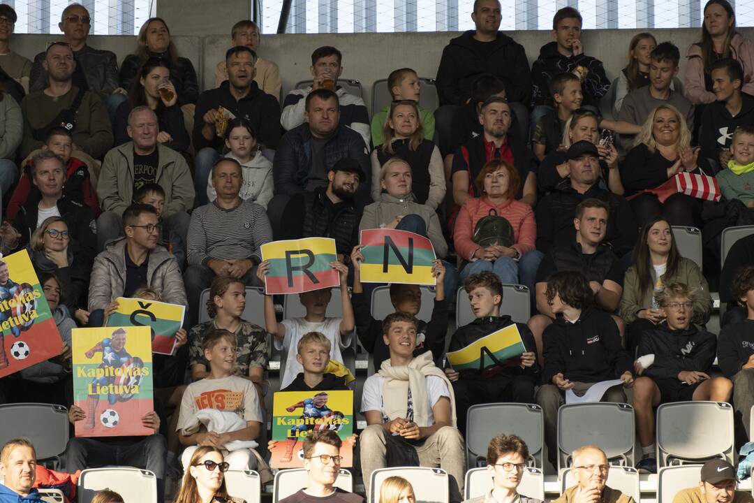 Kauno S. Dariaus ir S. Girėno stadione įvyko Lietuvos ir FIFA futbolo legendų rungtynės