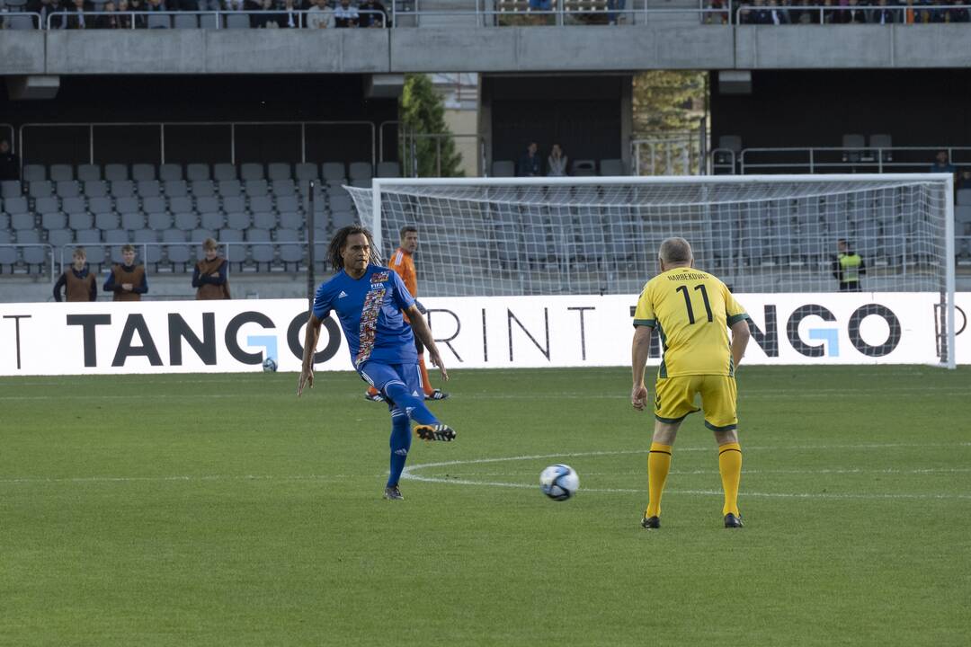 Kauno S. Dariaus ir S. Girėno stadione įvyko Lietuvos ir FIFA futbolo legendų rungtynės