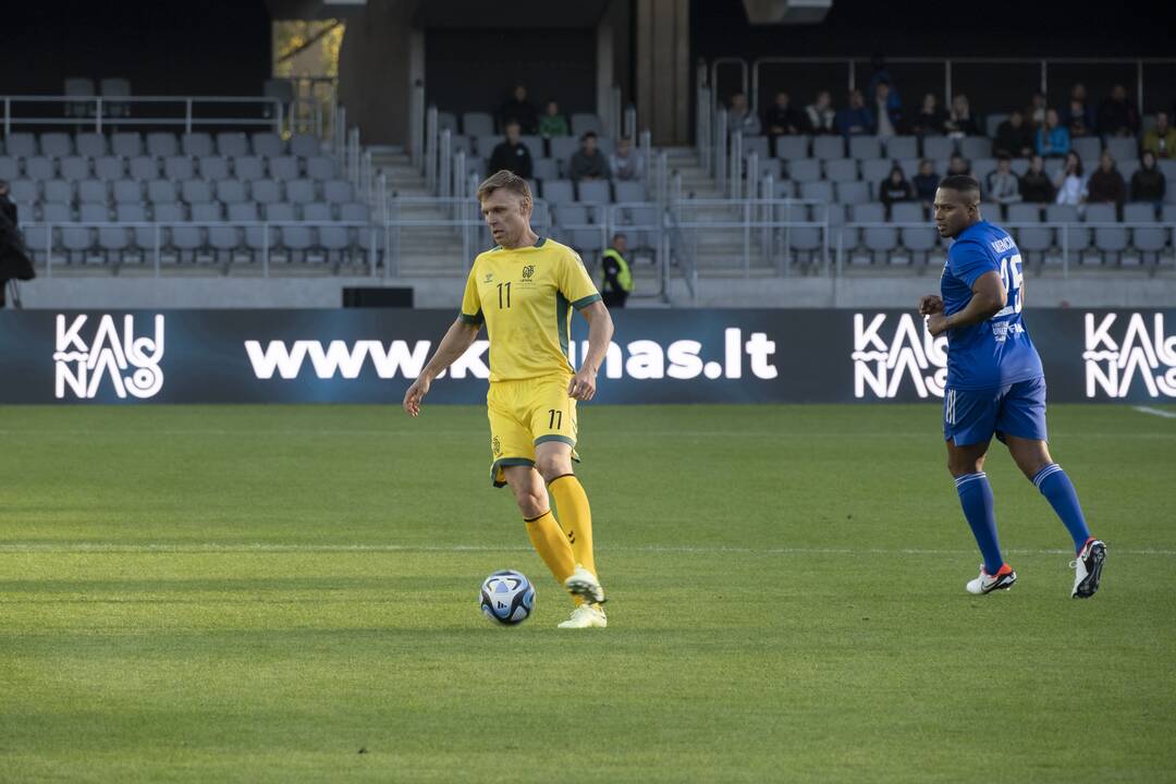 Kauno S. Dariaus ir S. Girėno stadione įvyko Lietuvos ir FIFA futbolo legendų rungtynės
