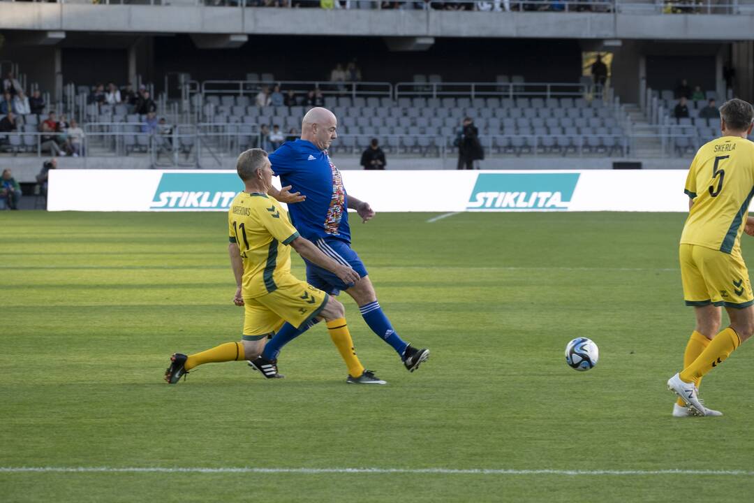 Kauno S. Dariaus ir S. Girėno stadione įvyko Lietuvos ir FIFA futbolo legendų rungtynės