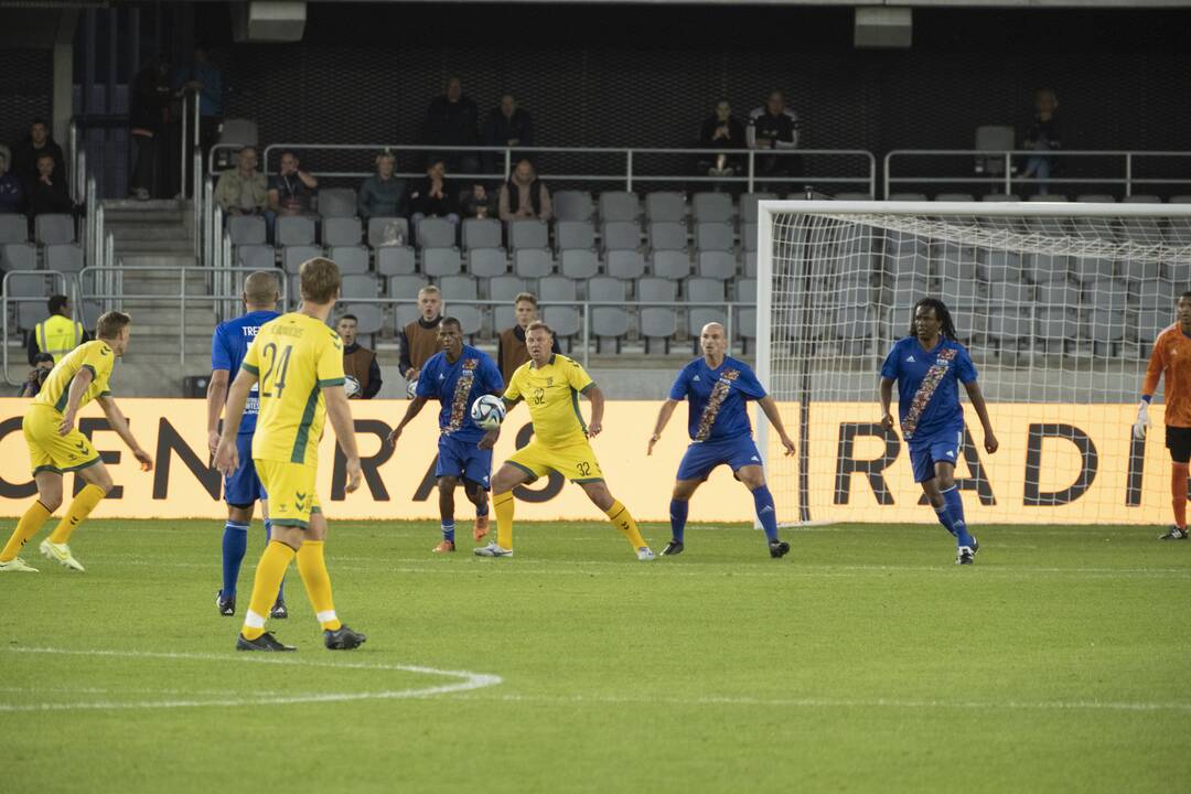 Kauno S. Dariaus ir S. Girėno stadione įvyko Lietuvos ir FIFA futbolo legendų rungtynės