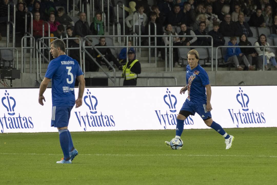 Kauno S. Dariaus ir S. Girėno stadione įvyko Lietuvos ir FIFA futbolo legendų rungtynės