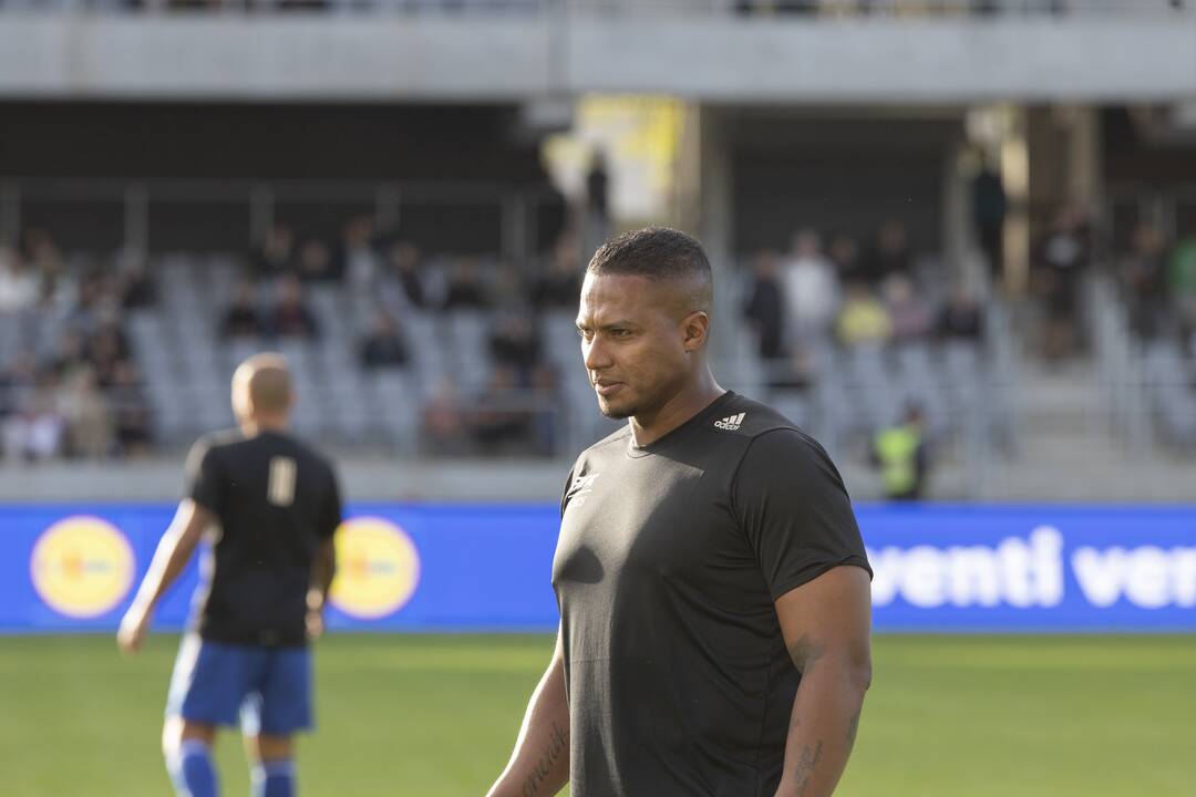 Kauno S. Dariaus ir S. Girėno stadione įvyko Lietuvos ir FIFA futbolo legendų rungtynės