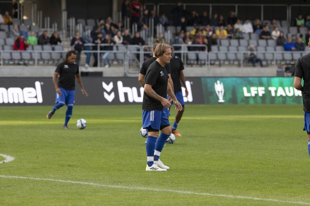 Kauno S. Dariaus ir S. Girėno stadione įvyko Lietuvos ir FIFA futbolo legendų rungtynės