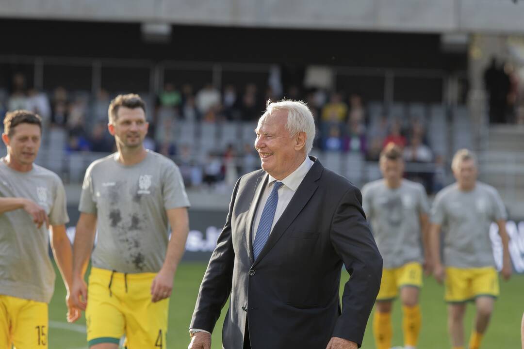 Kauno S. Dariaus ir S. Girėno stadione įvyko Lietuvos ir FIFA futbolo legendų rungtynės
