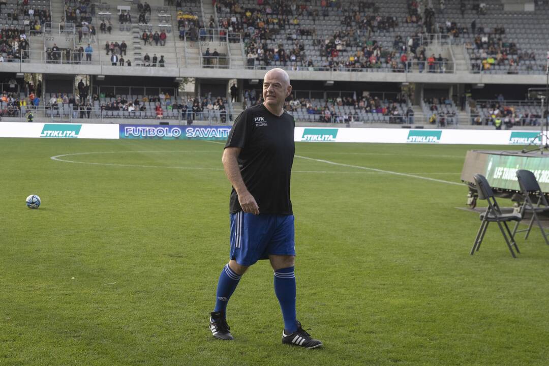 Kauno S. Dariaus ir S. Girėno stadione įvyko Lietuvos ir FIFA futbolo legendų rungtynės