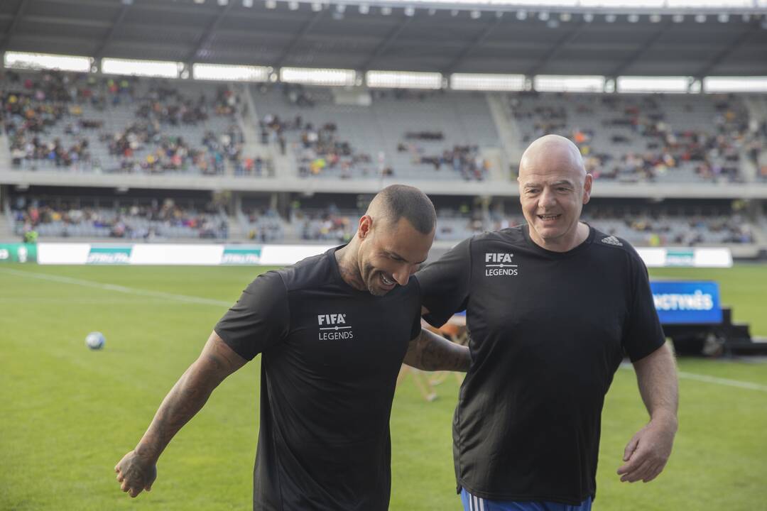 Kauno S. Dariaus ir S. Girėno stadione įvyko Lietuvos ir FIFA futbolo legendų rungtynės