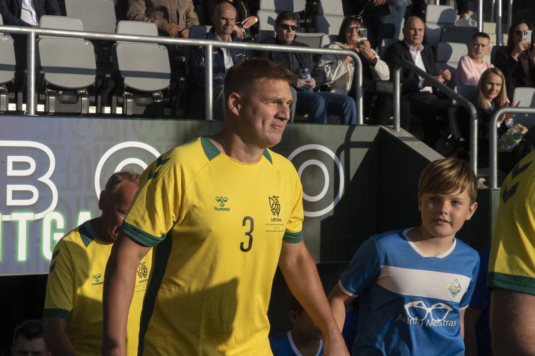 Kauno S. Dariaus ir S. Girėno stadione įvyko Lietuvos ir FIFA futbolo legendų rungtynės