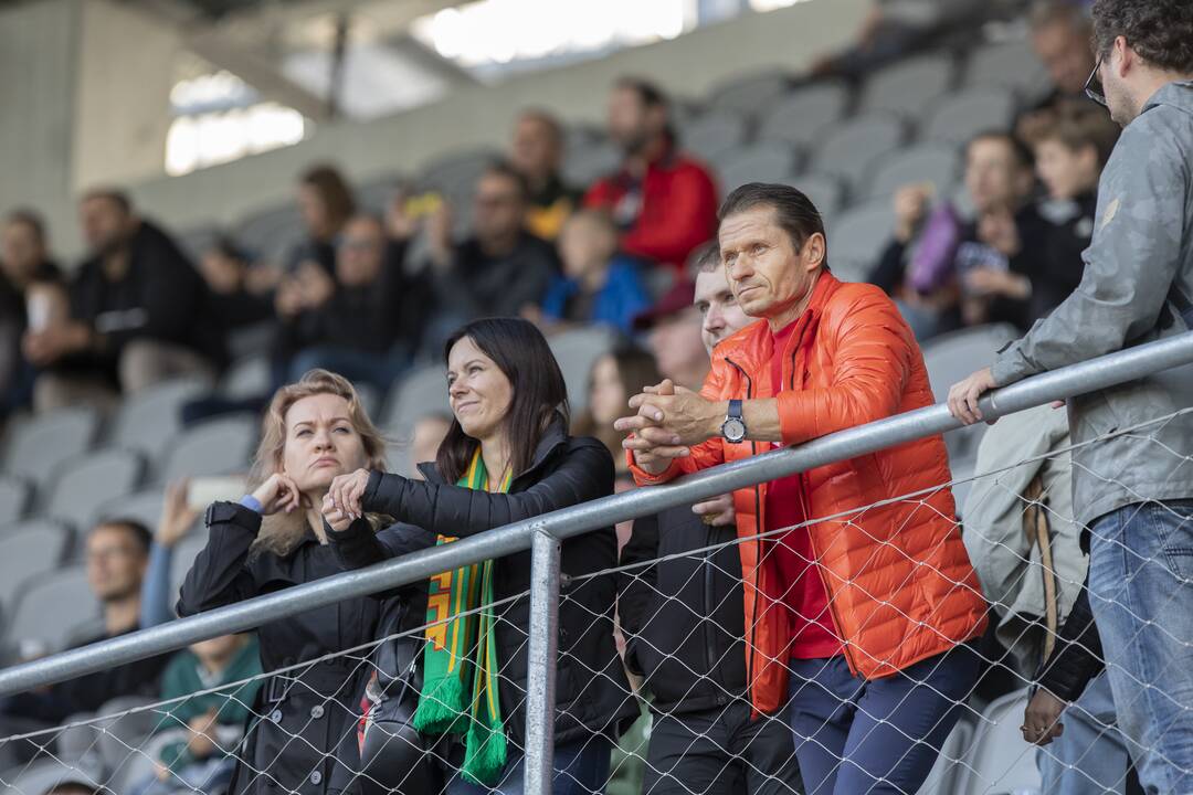 Kauno S. Dariaus ir S. Girėno stadione įvyko Lietuvos ir FIFA futbolo legendų rungtynės