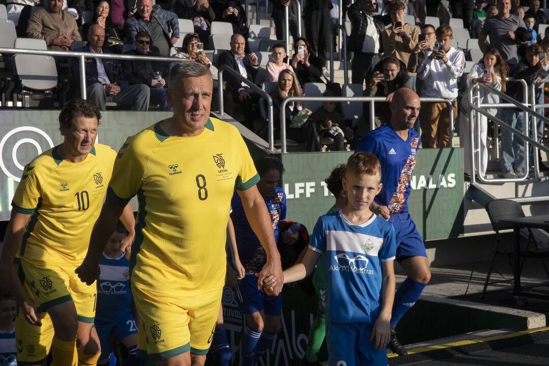 Kauno S. Dariaus ir S. Girėno stadione įvyko Lietuvos ir FIFA futbolo legendų rungtynės