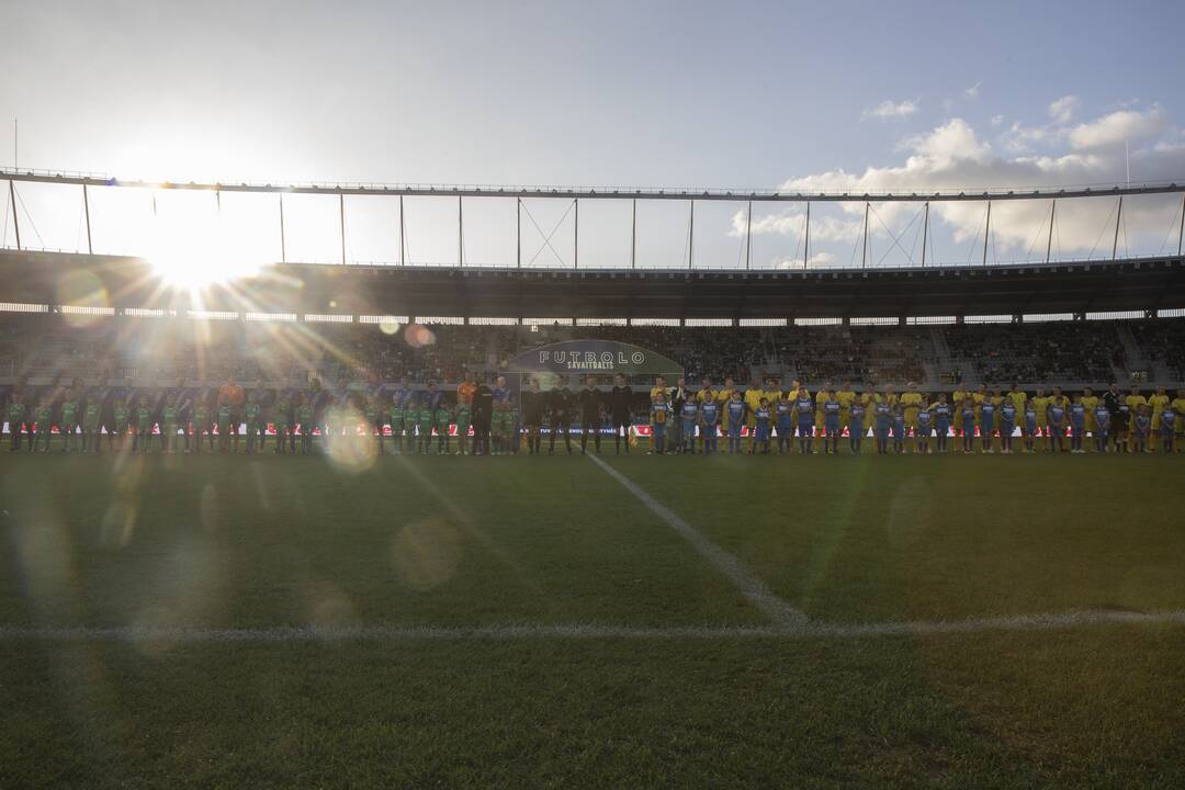 Kauno S. Dariaus ir S. Girėno stadione įvyko Lietuvos ir FIFA futbolo legendų rungtynės