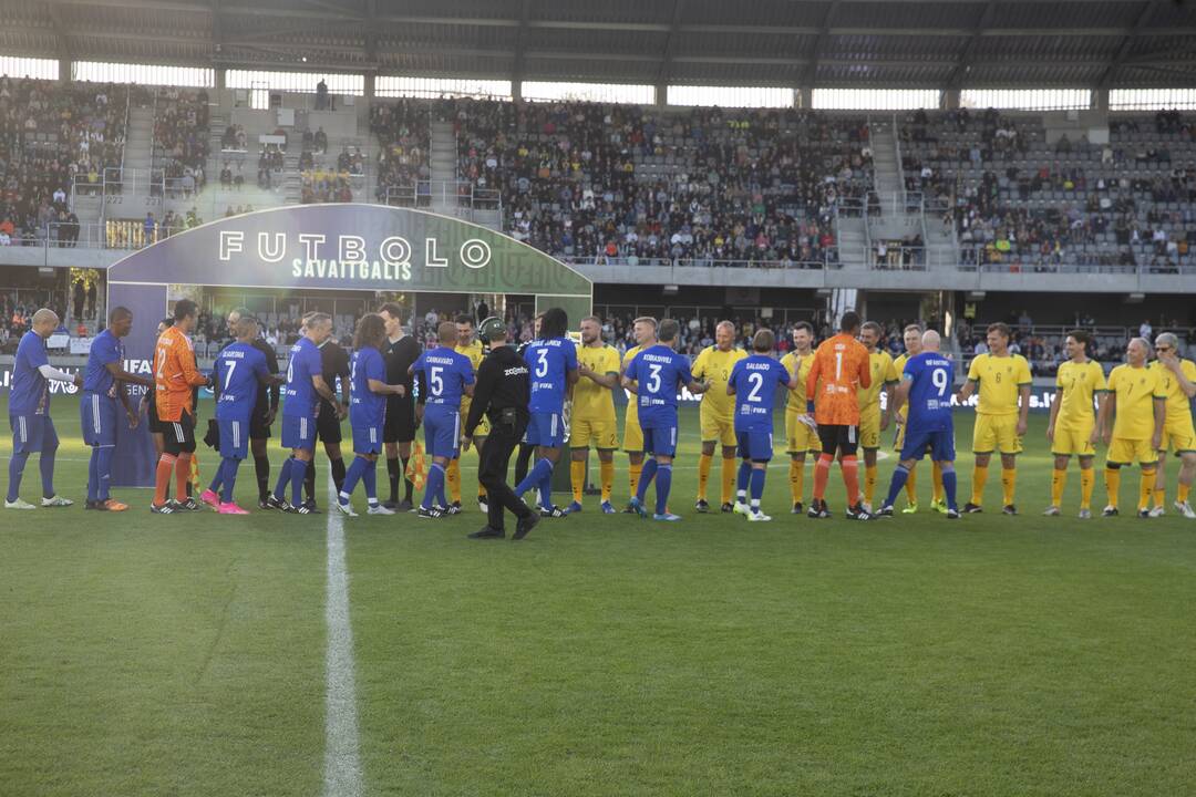 Kauno S. Dariaus ir S. Girėno stadione įvyko Lietuvos ir FIFA futbolo legendų rungtynės