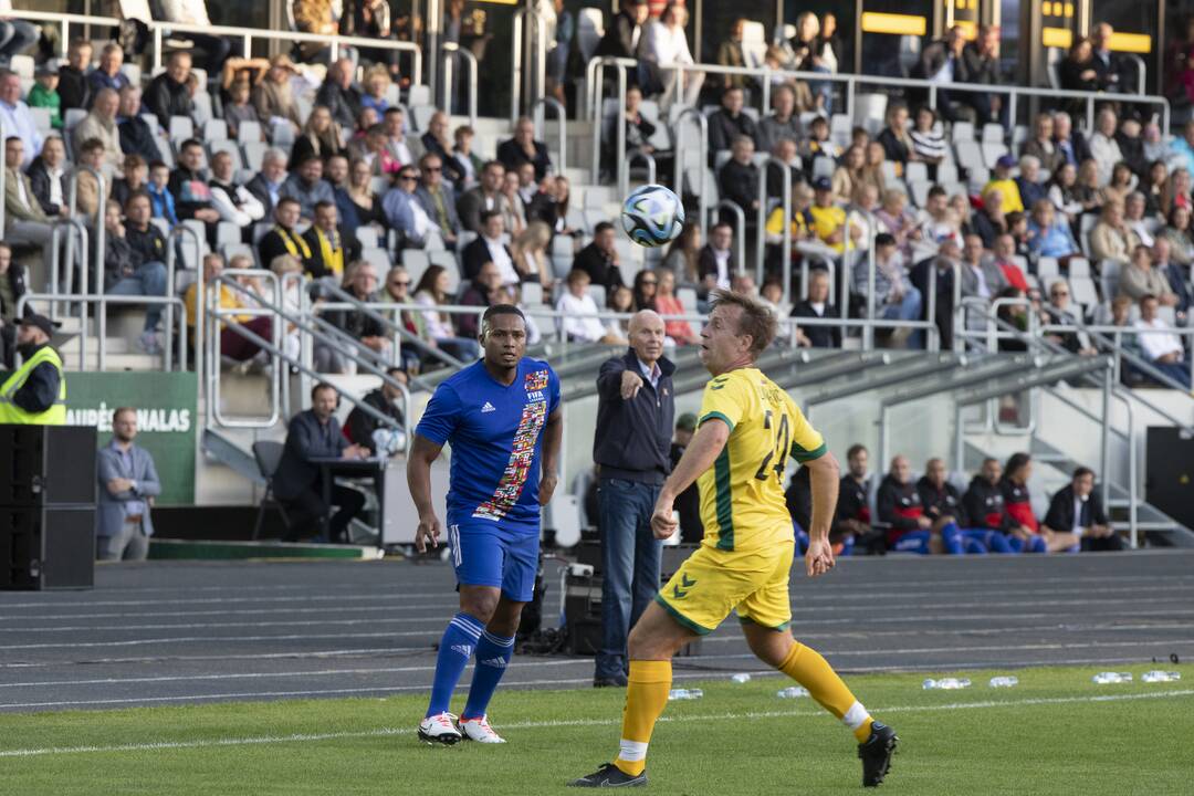 Kauno S. Dariaus ir S. Girėno stadione įvyko Lietuvos ir FIFA futbolo legendų rungtynės