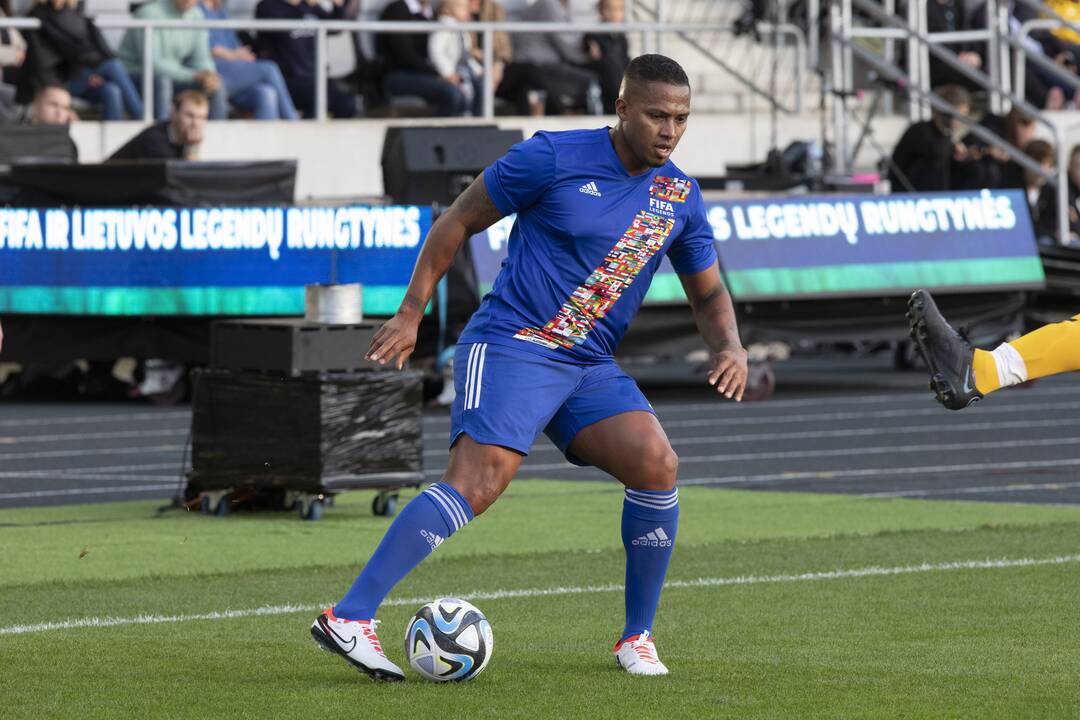 Kauno S. Dariaus ir S. Girėno stadione įvyko Lietuvos ir FIFA futbolo legendų rungtynės