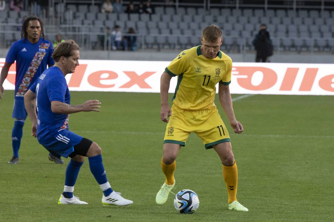 Kauno S. Dariaus ir S. Girėno stadione įvyko Lietuvos ir FIFA futbolo legendų rungtynės