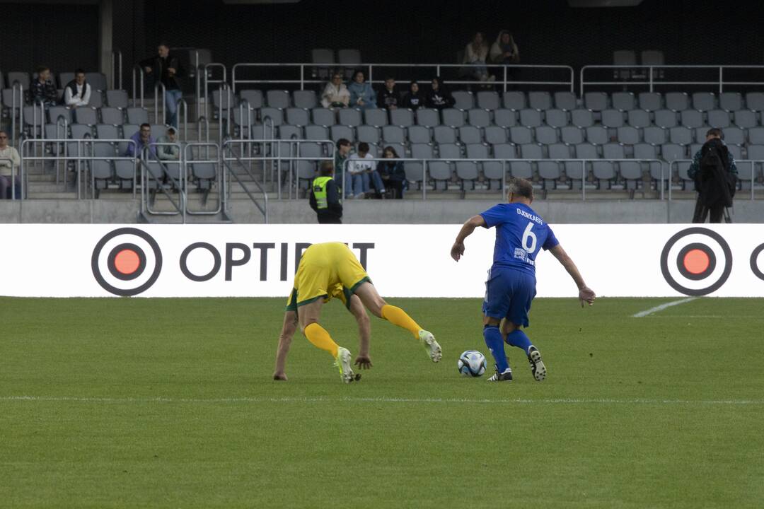 Kauno S. Dariaus ir S. Girėno stadione įvyko Lietuvos ir FIFA futbolo legendų rungtynės