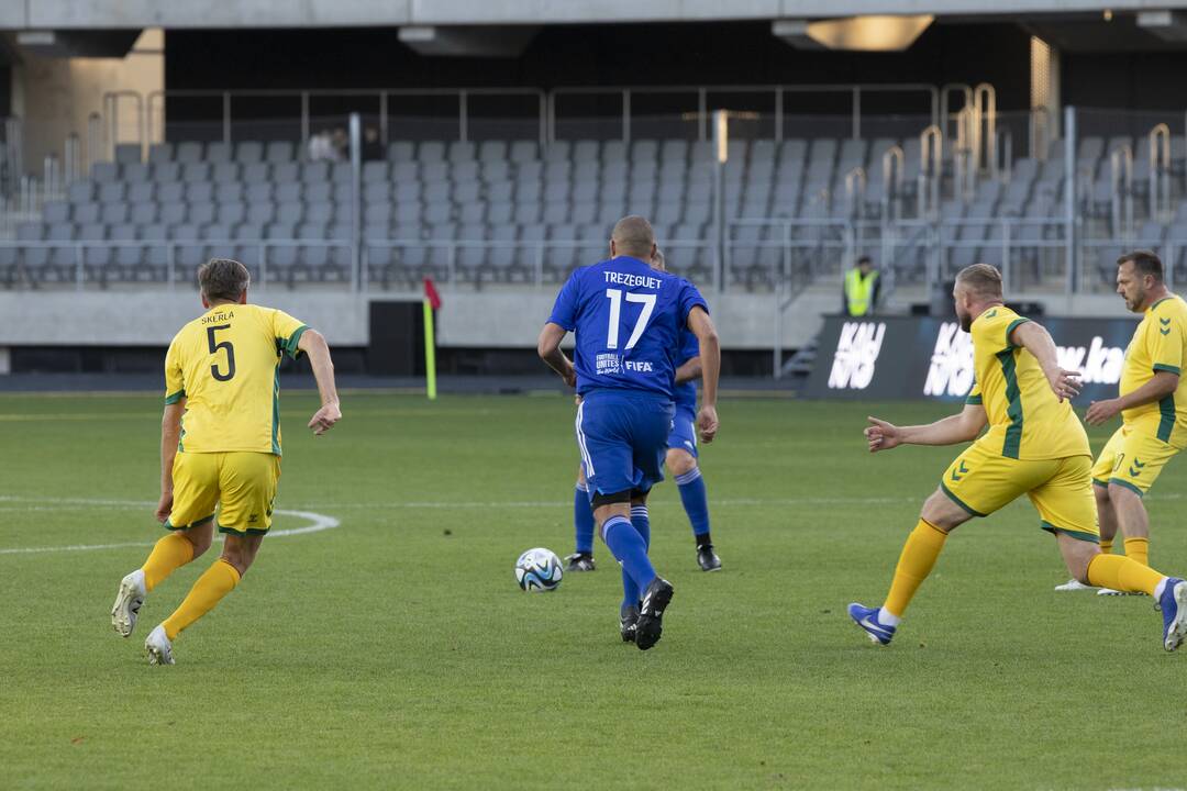 Kauno S. Dariaus ir S. Girėno stadione įvyko Lietuvos ir FIFA futbolo legendų rungtynės