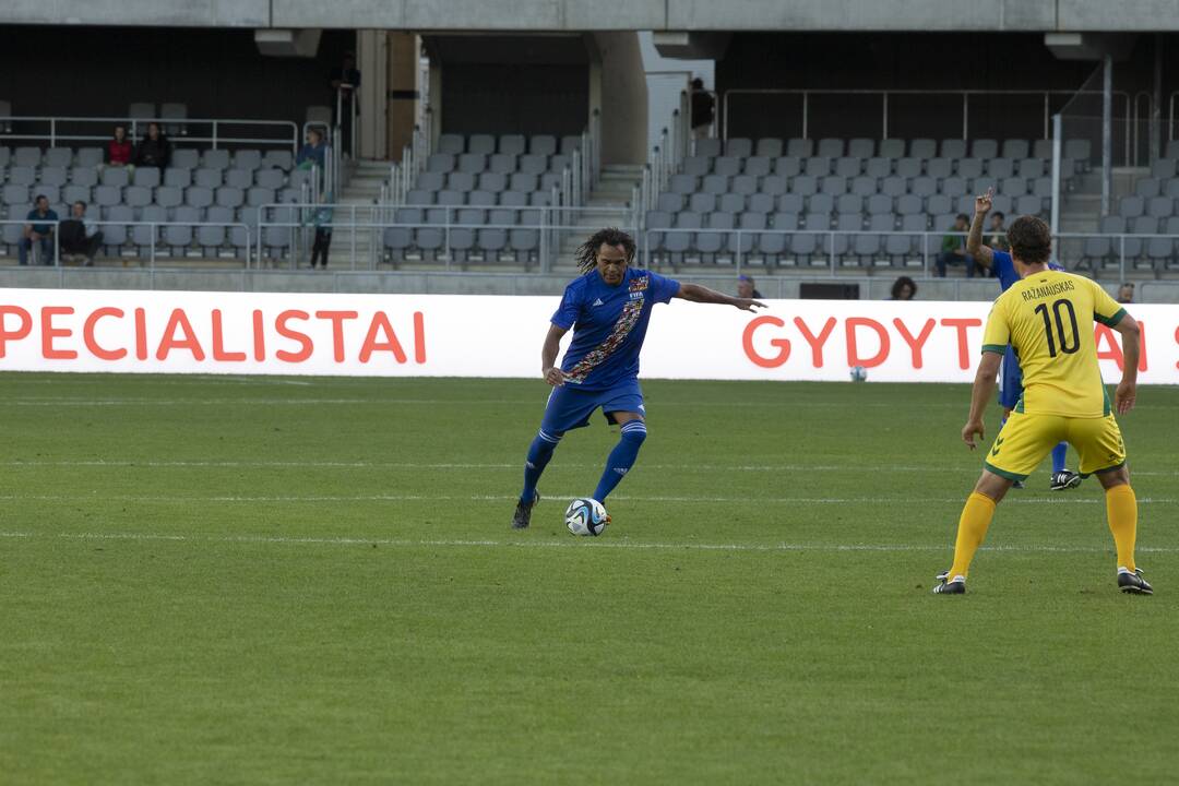 Kauno S. Dariaus ir S. Girėno stadione įvyko Lietuvos ir FIFA futbolo legendų rungtynės