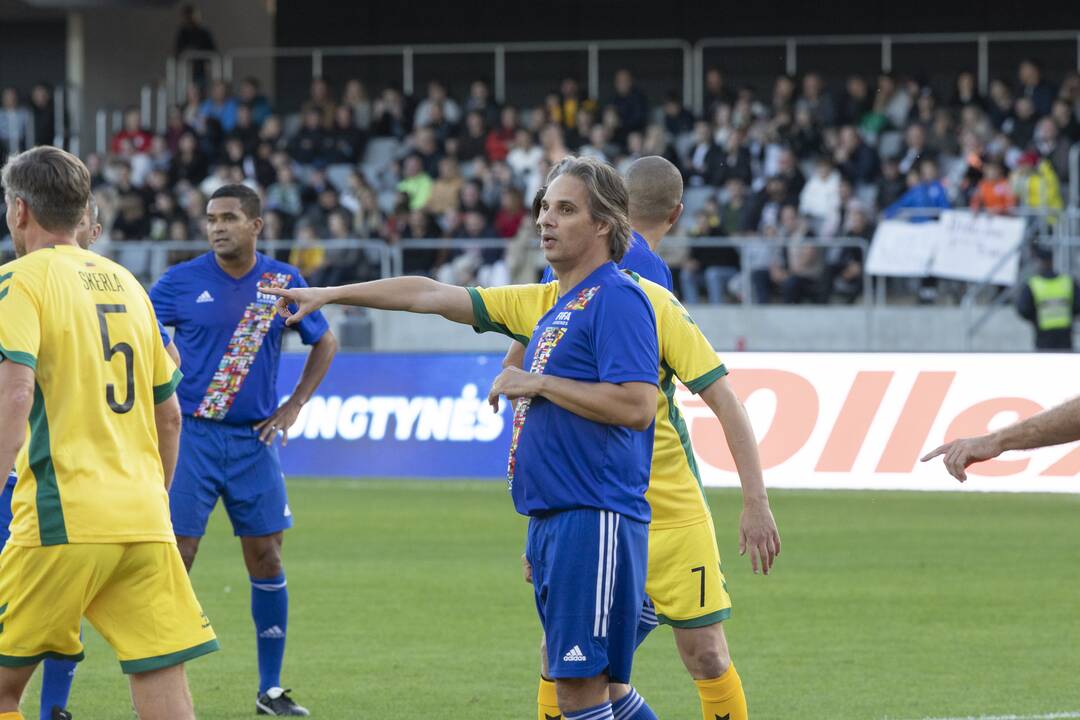 Kauno S. Dariaus ir S. Girėno stadione įvyko Lietuvos ir FIFA futbolo legendų rungtynės