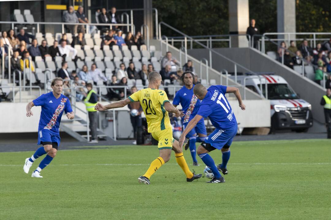 Kauno S. Dariaus ir S. Girėno stadione įvyko Lietuvos ir FIFA futbolo legendų rungtynės