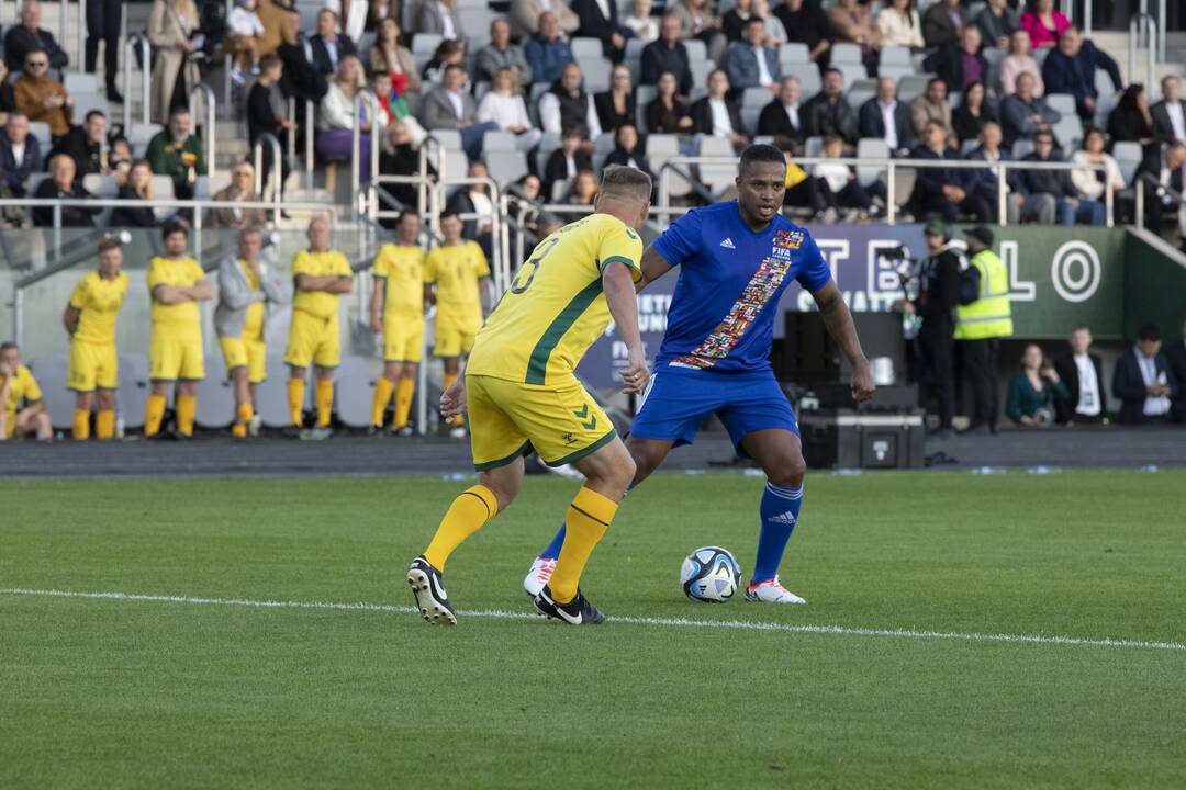 Kauno S. Dariaus ir S. Girėno stadione įvyko Lietuvos ir FIFA futbolo legendų rungtynės