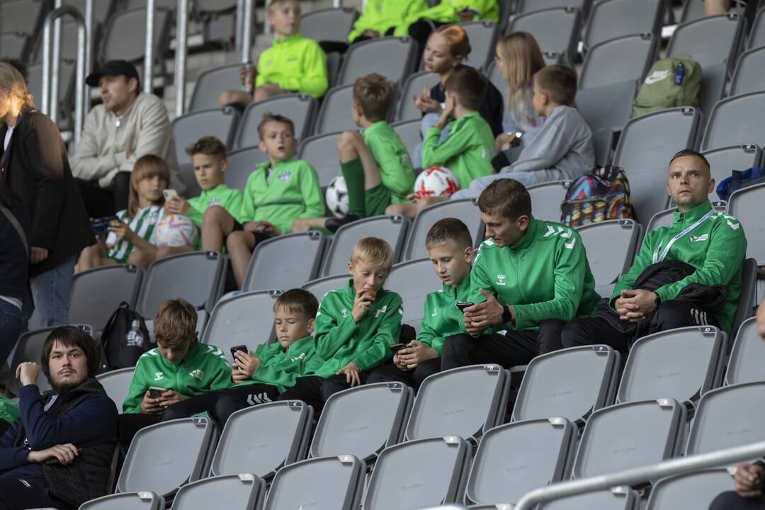Kauno S. Dariaus ir S. Girėno stadione įvyko Lietuvos ir FIFA futbolo legendų rungtynės