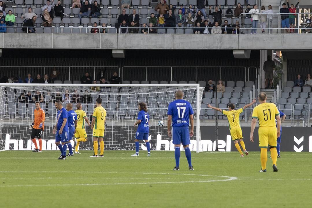 Kauno S. Dariaus ir S. Girėno stadione įvyko Lietuvos ir FIFA futbolo legendų rungtynės