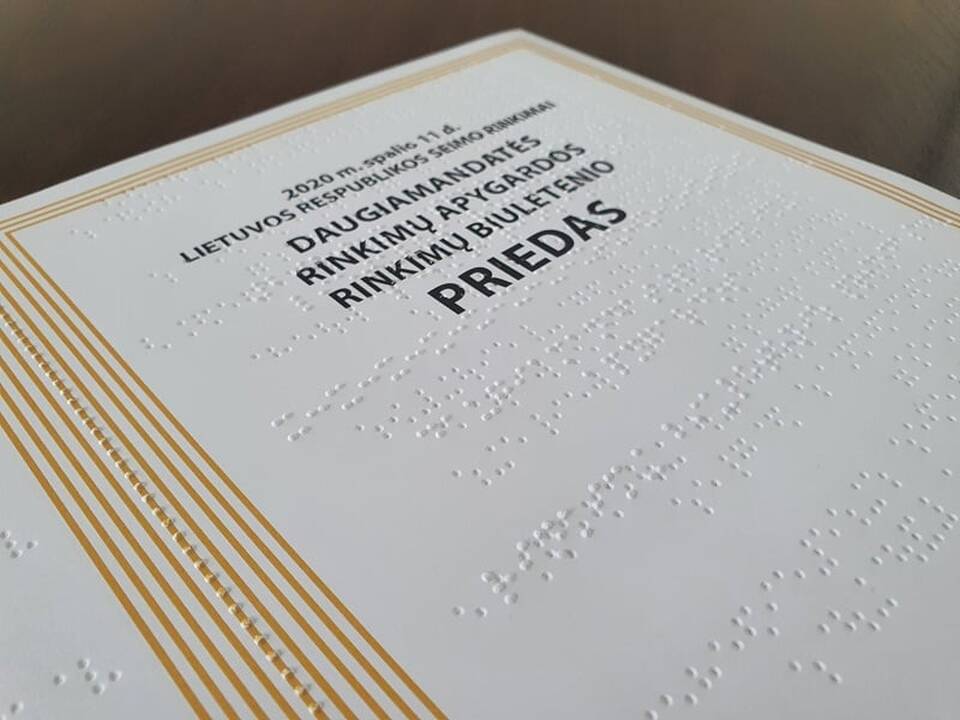 Asmenims su regėjimo negalia – VRK Brailio raštu parengtas leidinys