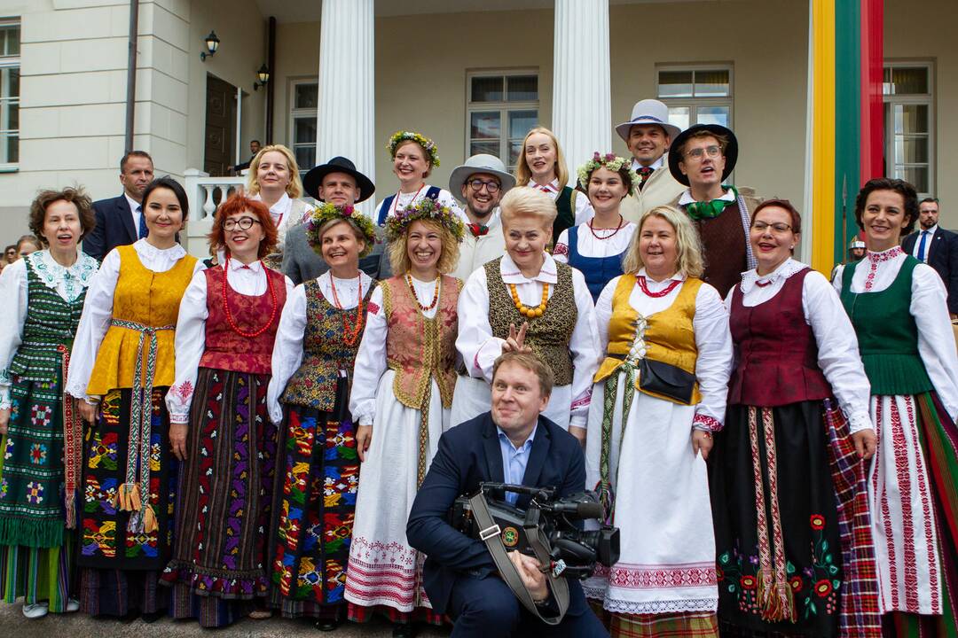 Vėliavų pakėlimo ceremonija S. Daukanto aikštėje